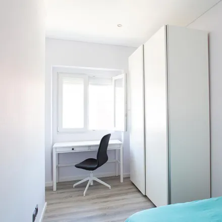 Rent this 3 bed room on Rua Violante do Céu 1 in Lisbon, Portugal
