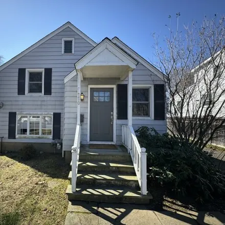 Rent this 3 bed house on 770 Reef Road in Fairfield, CT 06824