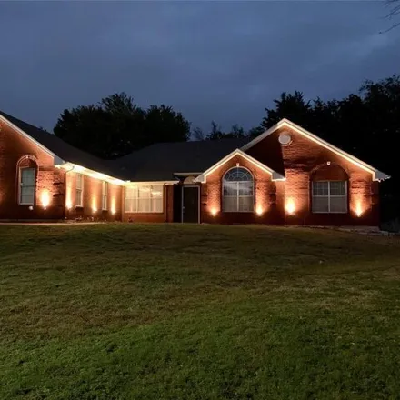 Buy this 3 bed house on 198 Thousand Oaks Circle in Weatherford, TX 76086