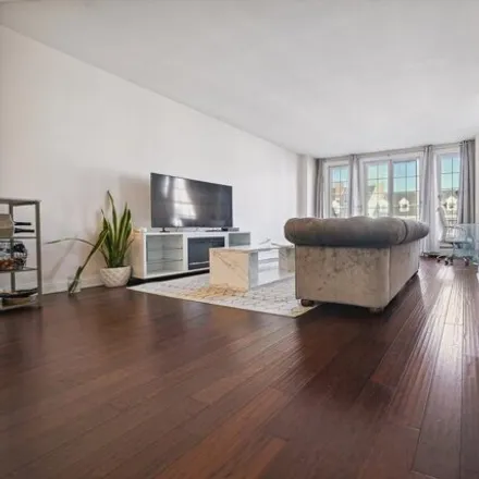 Image 2 - West Shearwater Court, Jersey City, NJ 07305, USA - Condo for sale