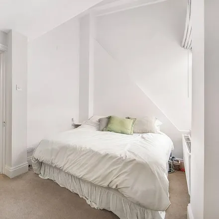 Image 1 - 28 Emperor's Gate, London, SW7 4RT, United Kingdom - Apartment for rent