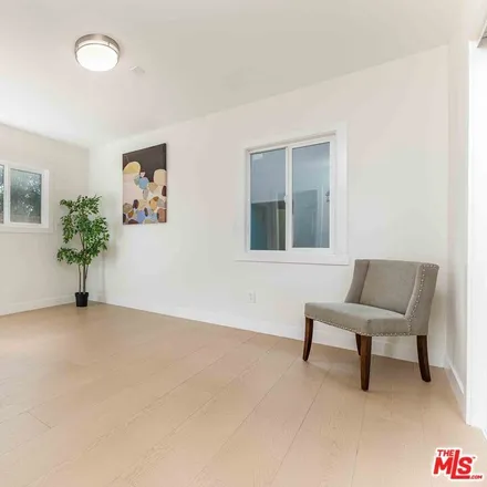 Image 7 - 6661 Beck Avenue, Los Angeles, CA 91606, USA - Townhouse for sale