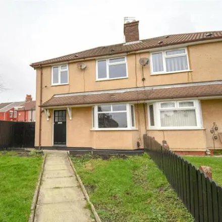 Rent this 3 bed duplex on Merecroft Avenue in Wallasey, CH44 4BJ