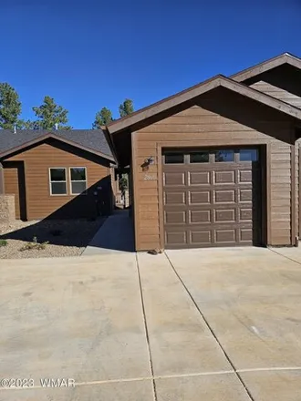 Rent this 3 bed house on 2861;2871 West Villa Loop in Show Low, AZ 85901