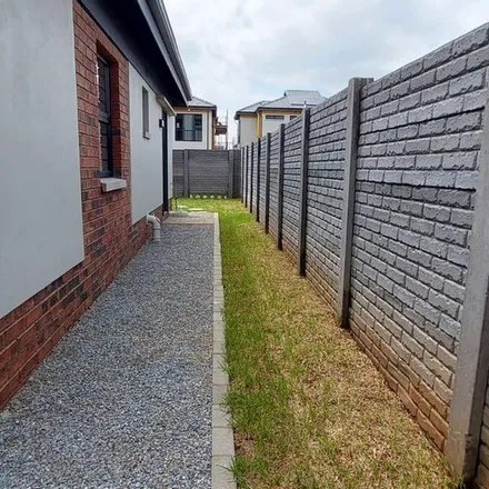 Image 1 - Teal and Red Street, Ekurhuleni Ward 53, Gauteng, 1454, South Africa - Apartment for rent