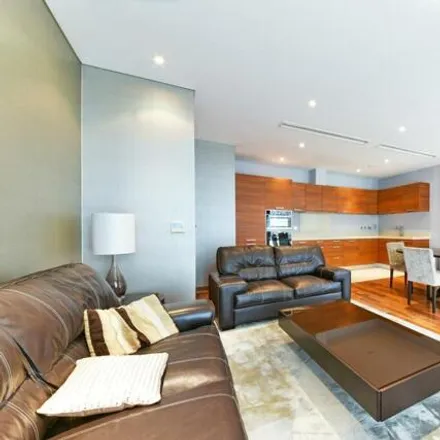 Image 4 - Sopwith Way, Queenstown Road, London, SW11 8NY, United Kingdom - Room for rent