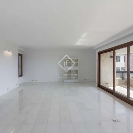 Rent this 4 bed apartment on Hernán Cortés - Ciril Amorós in Carrer d'Hernán Cortés, 46004 Valencia