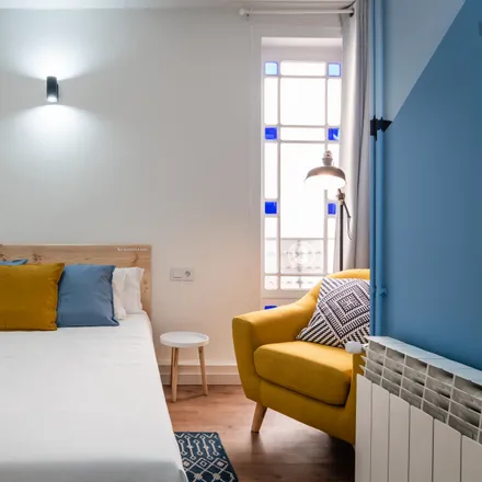 Rent this 7 bed room on El Corte Inglés in Plaça de Catalunya, 14