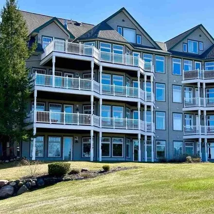 Image 1 - 819 Mapleleaf Lane, Petoskey, MI 49770, USA - Condo for sale