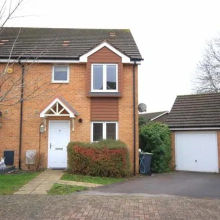 Buy this 3 bed duplex on Shearer Close in Havant, PO9 4BF