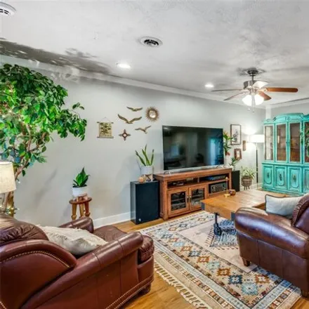 Image 3 - 5826 Carb Drive, Westworth Village, Tarrant County, TX 76114, USA - House for sale