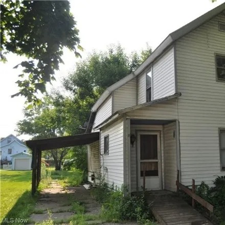 Buy this 2 bed house on 587 North 9th Street in Coshocton, OH 43812