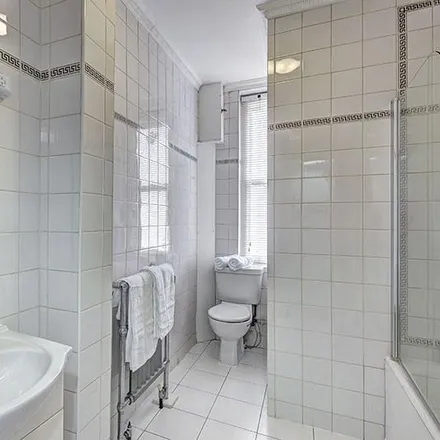Image 5 - The Greenhouse, 27a Hill Street, London, W1J 5LX, United Kingdom - Apartment for rent