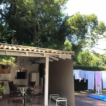 Buy this 4 bed house on Bastos Latoaria e Pintura in Rua São Pedro, São Pedro