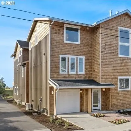 Buy this 3 bed condo on 101 Avenue I in Seaside, OR 97138