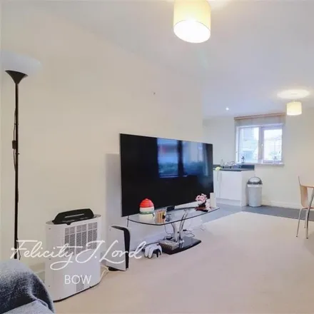 Image 2 - Christopher Bell Tower, 1 Pancras Way, Old Ford, London, E3 2PY, United Kingdom - Apartment for rent