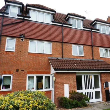 Rent this 2 bed apartment on Iver Court in Buckingham, MK18 1HR