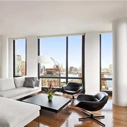 Rent this 3 bed apartment on Chambers Street in Warren Street, New York