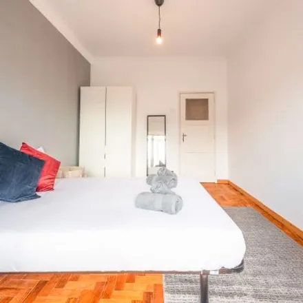 Rent this 5 bed room on Rua Pedro Bandeira Freire in 1750-147 Lisbon, Portugal