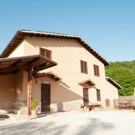 Rent this 5 bed house on unnamed road in 62022 Castelraimondo MC, Italy