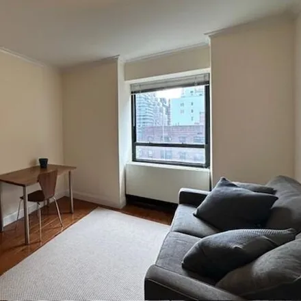 Image 4 - 235 East 46th Street, New York, NY 10017, USA - Condo for rent