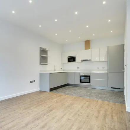 Rent this 1 bed apartment on The Pavilions in Queens Square, Northgate