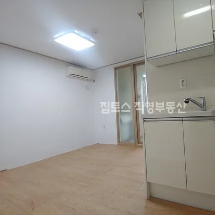 Rent this studio apartment on 서울특별시 마포구 연남동 504-7
