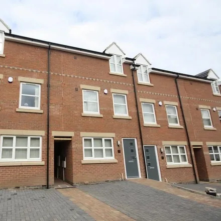 Rent this 4 bed townhouse on Blue Fox Close in Leicester, LE3 0EE