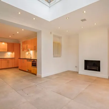 Rent this 5 bed duplex on 13 Steele's Road in Primrose Hill, London