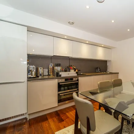 Image 2 - Vale Court, Baltic Avenue, London, TW8 0QW, United Kingdom - Apartment for rent