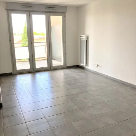 Rent this 3 bed apartment on 38 Impasse du Baron in 31200 Toulouse, France