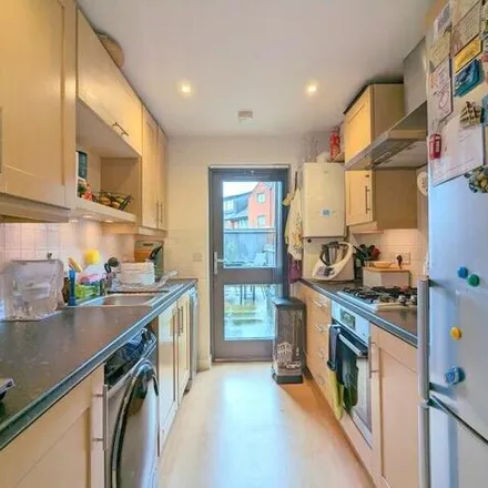 Image 4 - Lewin Terrace, London, TW14 8FE, United Kingdom - Apartment for sale