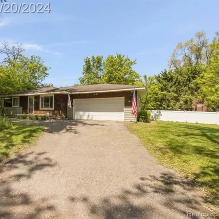 Image 2 - 9526 Garden Terrace, Commerce Charter Township, MI 48382, USA - House for sale
