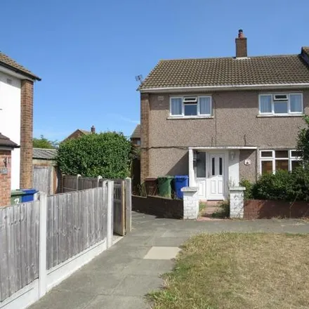 Buy this 3 bed townhouse on Jenningham Drive in Grays, RM16 2DX