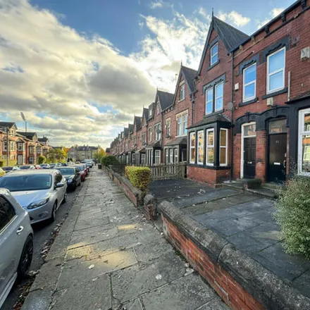 Rent this 7 bed townhouse on Back Estcourt Avenue in Leeds, LS6 3EY