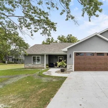 Buy this 3 bed house on Arbor View Drive in Burlington, IA 52601