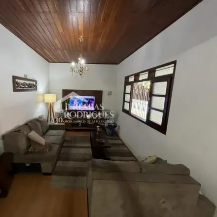 Rent this 3 bed house on Rua General Júlio Salgado in Tabaú, Pindamonhangaba - SP