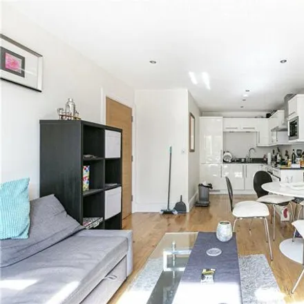 Rent this 2 bed room on Centre 500 in Chiswick High Road, London