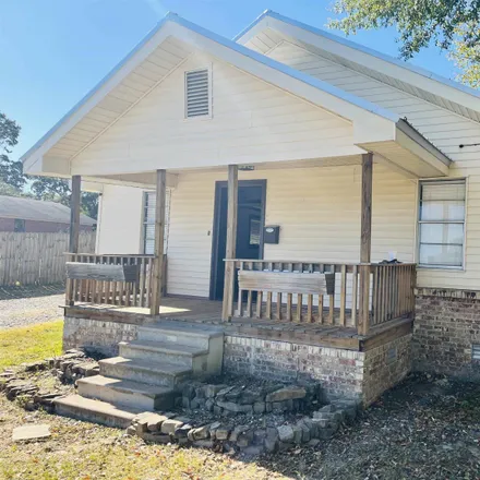 Buy this 4 bed house on 105 North 4th Street in Benton, AR 72015