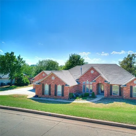 Buy this 3 bed house on 365 Buckboard Lane in Midwest City, OK 73130