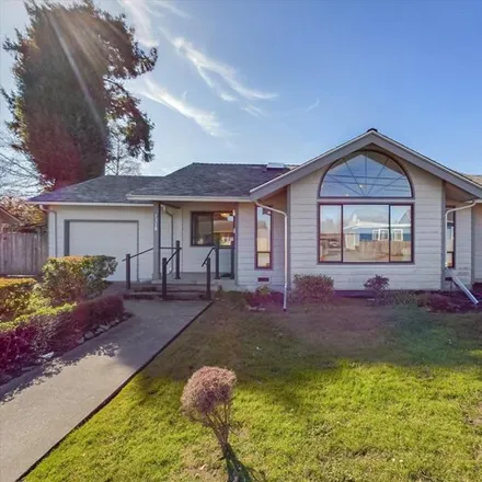 Buy this 3 bed house on 1335 Henderson Street in Eureka, CA 95503