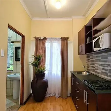 Rent this 1 bed apartment on Smuts Road in Selborne, East London