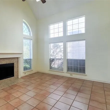 Image 4 - 817 Canal Street, Irving, TX 75063, USA - Loft for rent