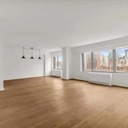 Image 2 - 200 East 62nd Street, New York, NY 10065, USA - Condo for rent