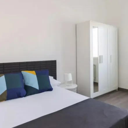 Rent this 6 bed room on Avenida del Monte Igueldo in 52, 28053 Madrid