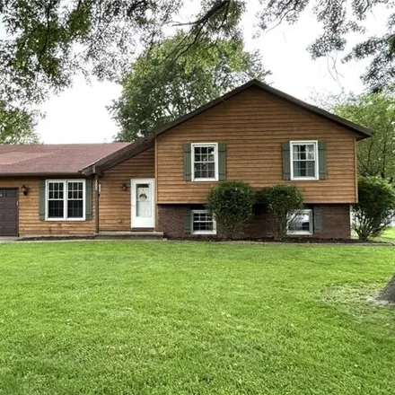 Buy this 3 bed house on 954 Shenandoah Avenue in Effingham, IL 62401