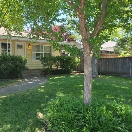 Buy this 2 bed house on 2804 La Paz Way in Sacramento County, CA 95821