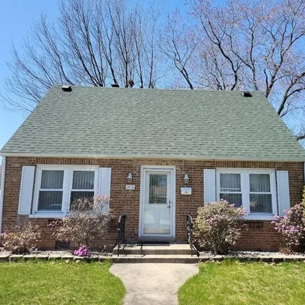 Buy this 2 bed house on 1404 North Rohde Avenue in Berkeley, Proviso Township