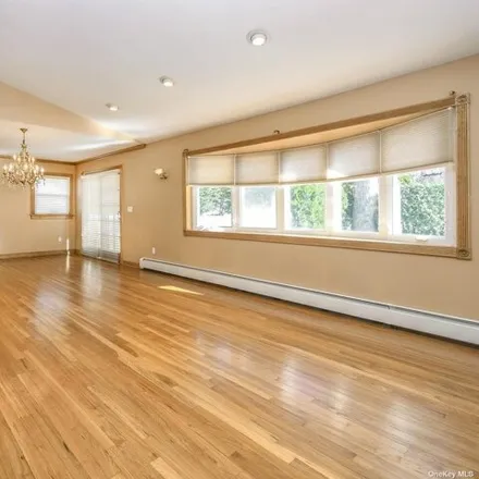 Image 5 - 10 Scott Place, City of Glen Cove, NY 11542, USA - House for rent