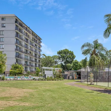 Image 2 - Surfers Paradise Golf Club, 1 Fairway Drive, Clear Island Waters QLD 4226, Australia - Apartment for rent